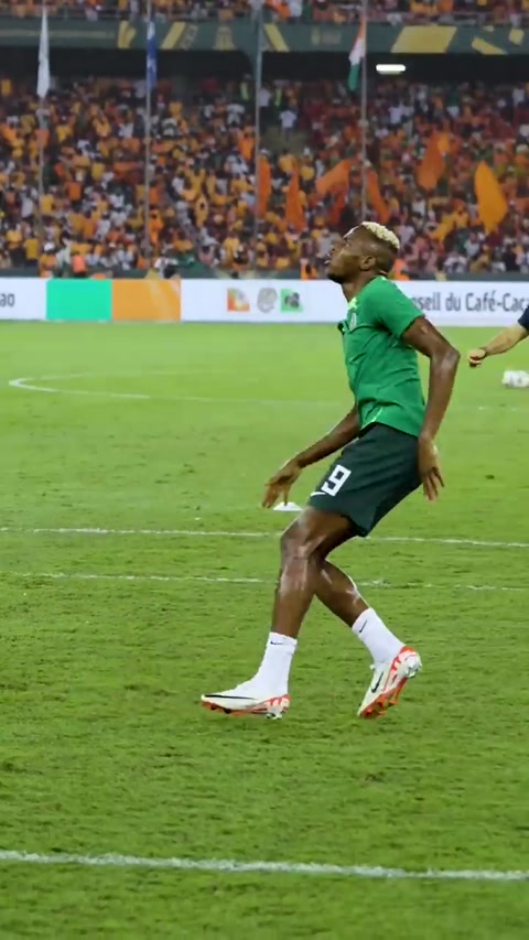 Osimhen's skills are out of this world ! 👽⚽